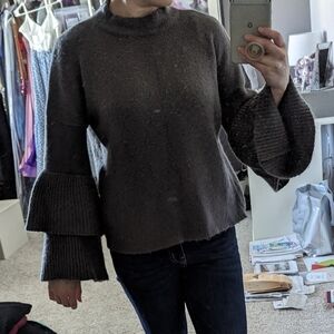 Elan tiered sleeve sweater, sz small